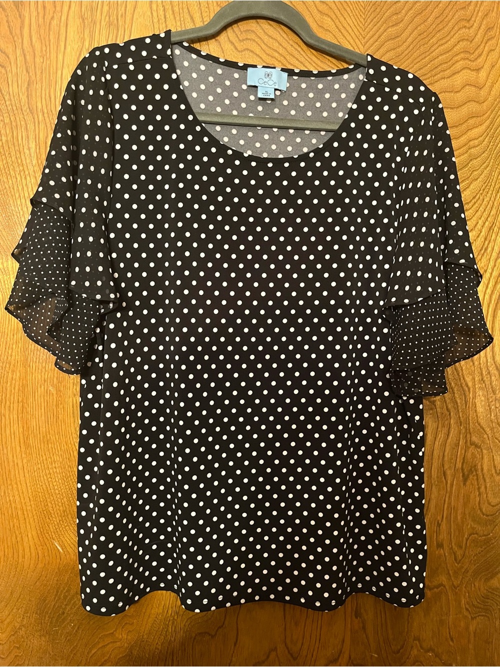XL CeCe Black and White Polka Dot Flutter Sleeve Blouse